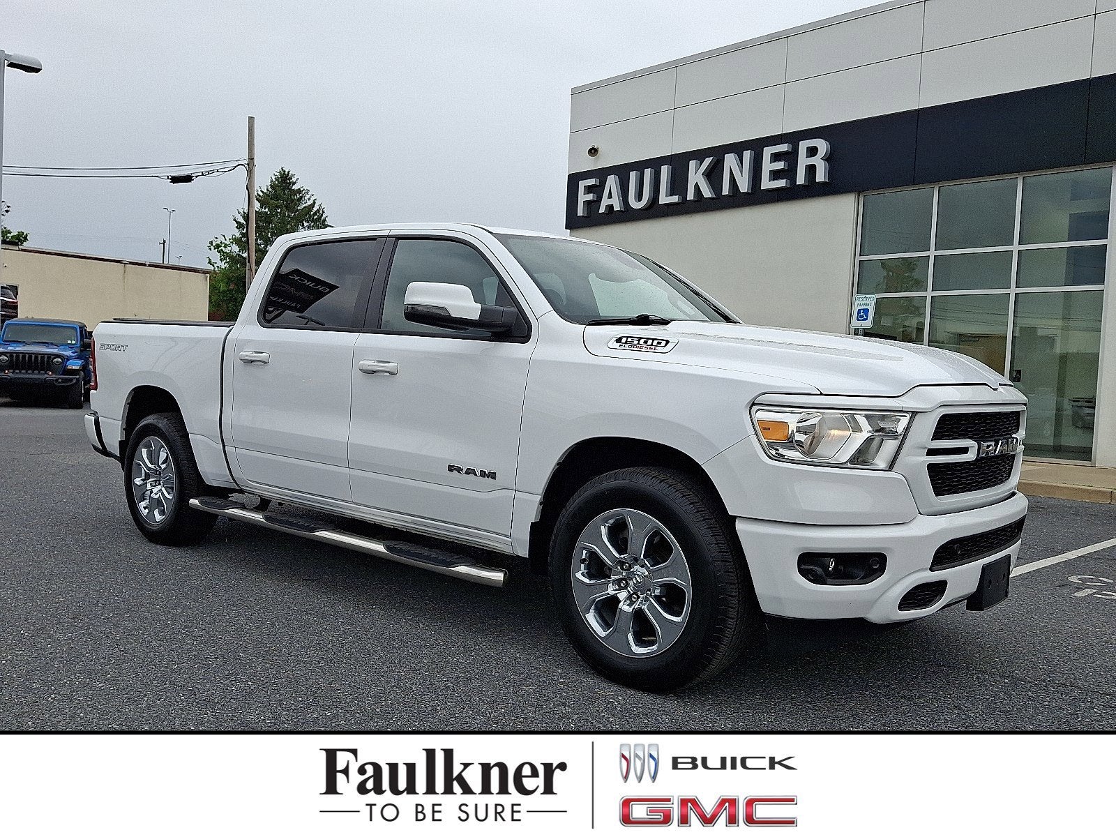 2023 RAM 1500 Big Horn/Lone Star 4x4 Crew Cab 5'7's photo