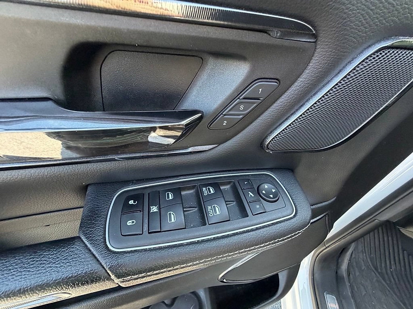 2022 RAM 1500 Laramie Crew Cab 4x4 5'7" Box