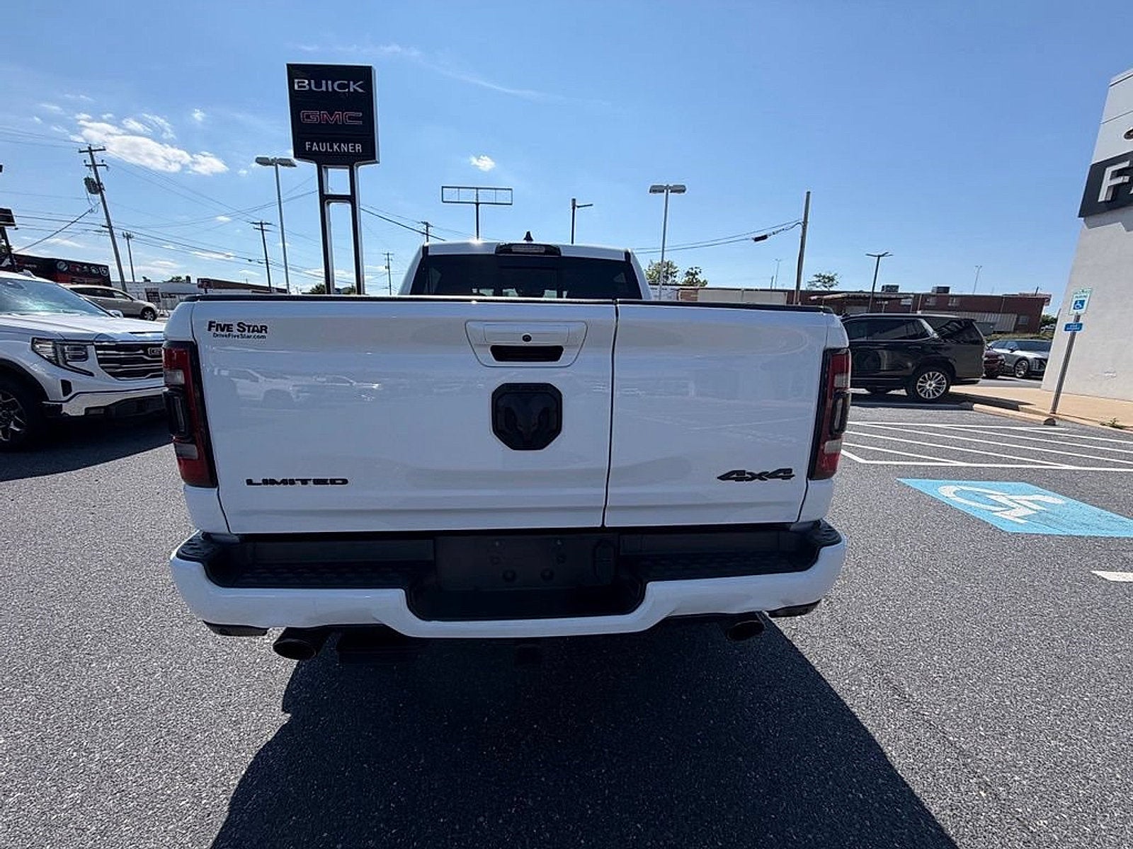 2022 RAM 1500 Laramie Crew Cab 4x4 5'7" Box