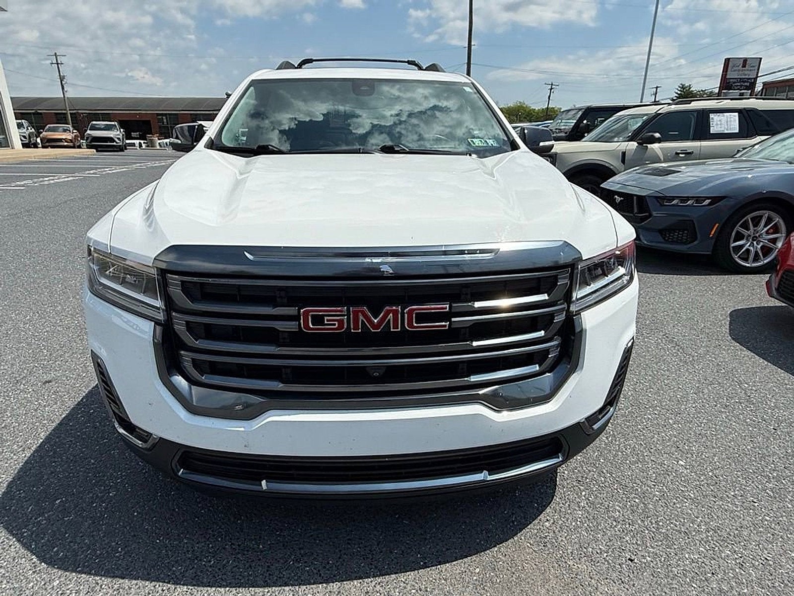 2023 GMC Acadia AT4
