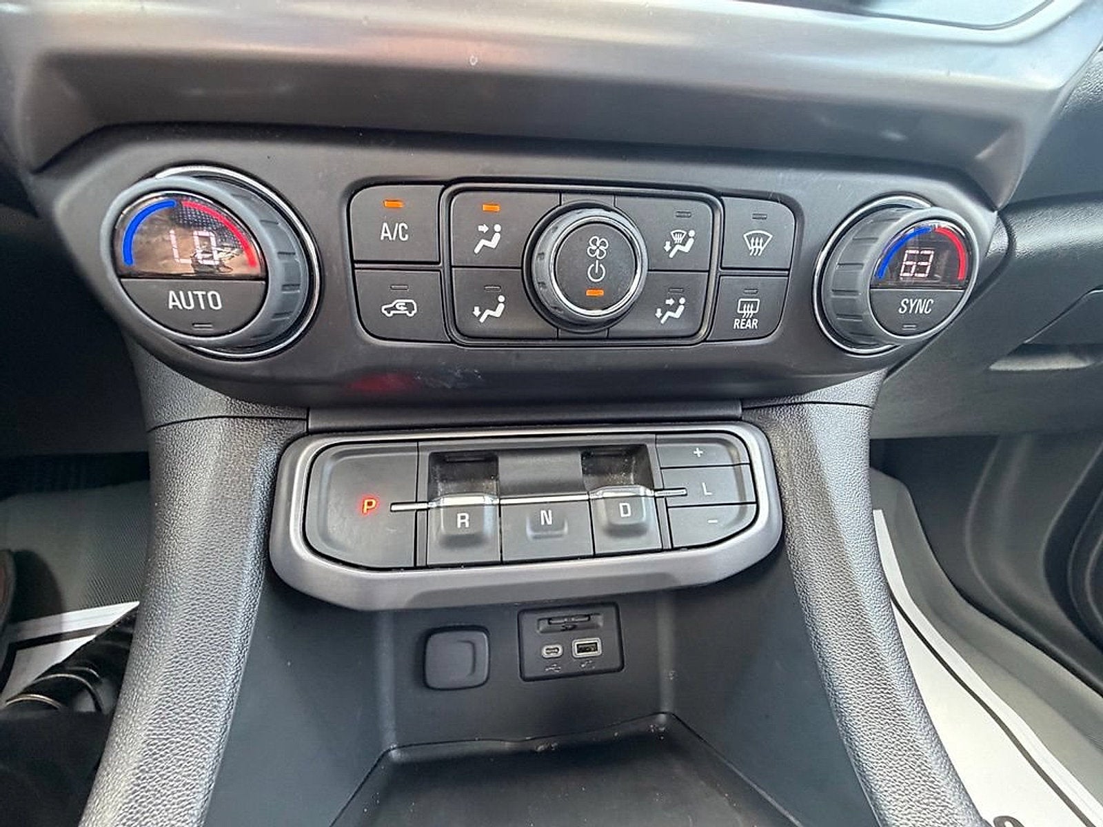 2023 GMC Acadia AT4
