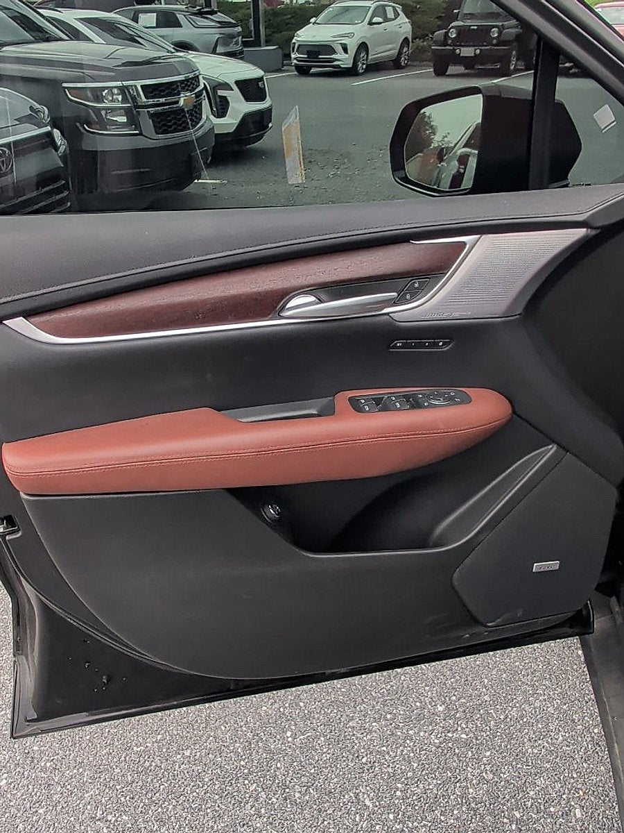 2025 Cadillac XT5 Sport