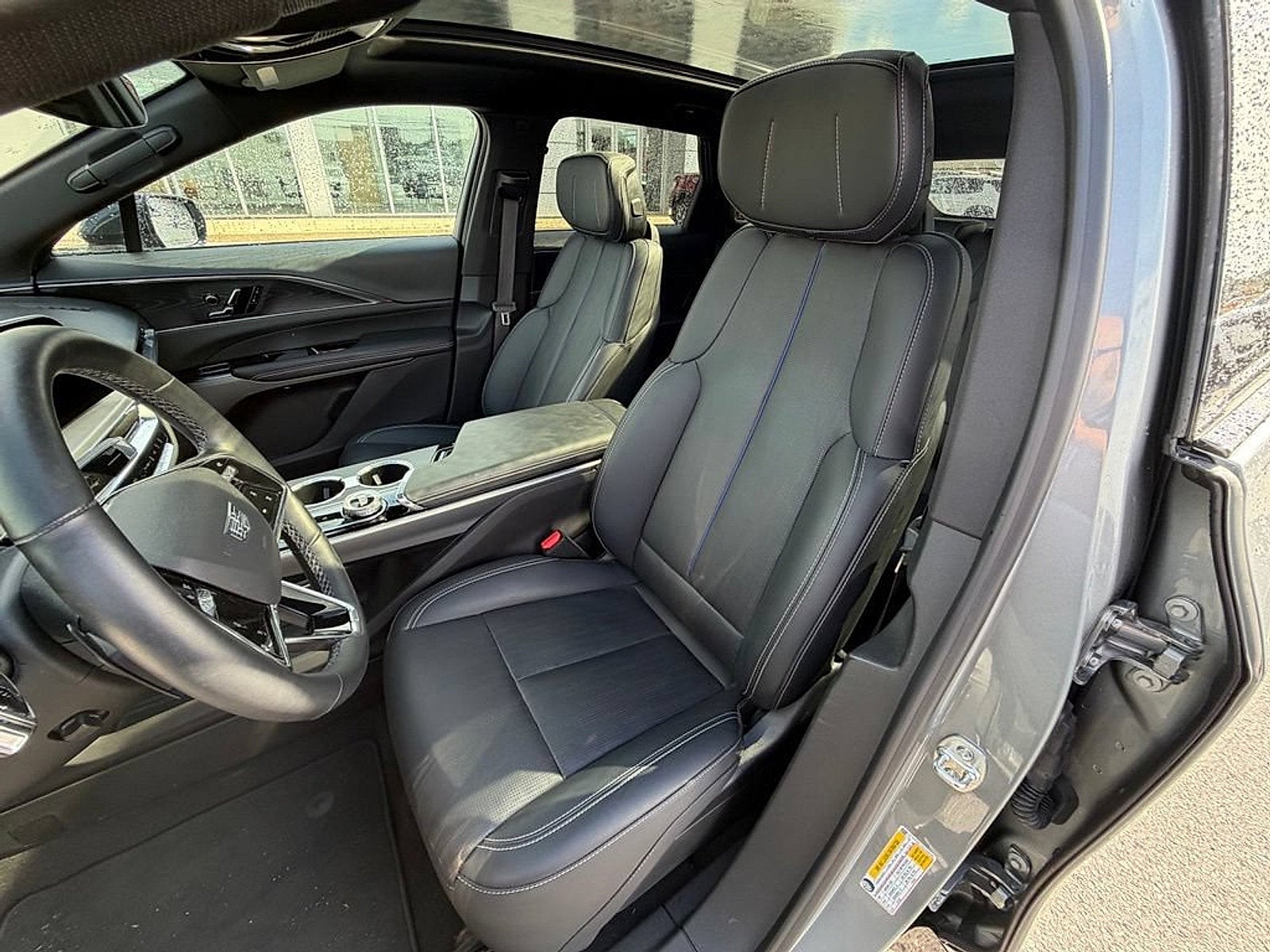2024 Cadillac LYRIQ Luxury 1