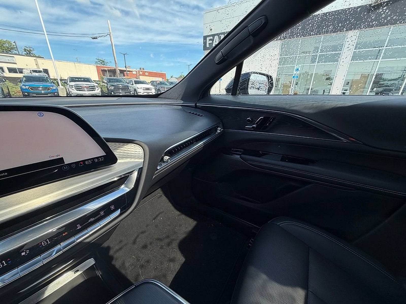 2024 Cadillac LYRIQ Luxury 1