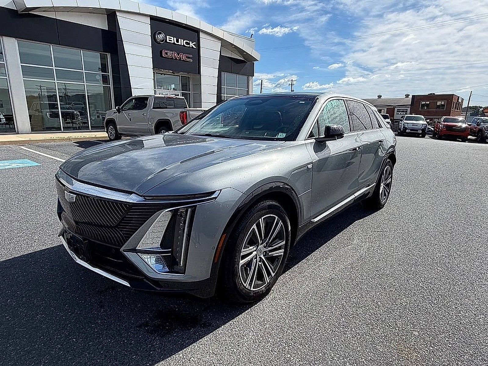 2024 Cadillac LYRIQ Luxury 1