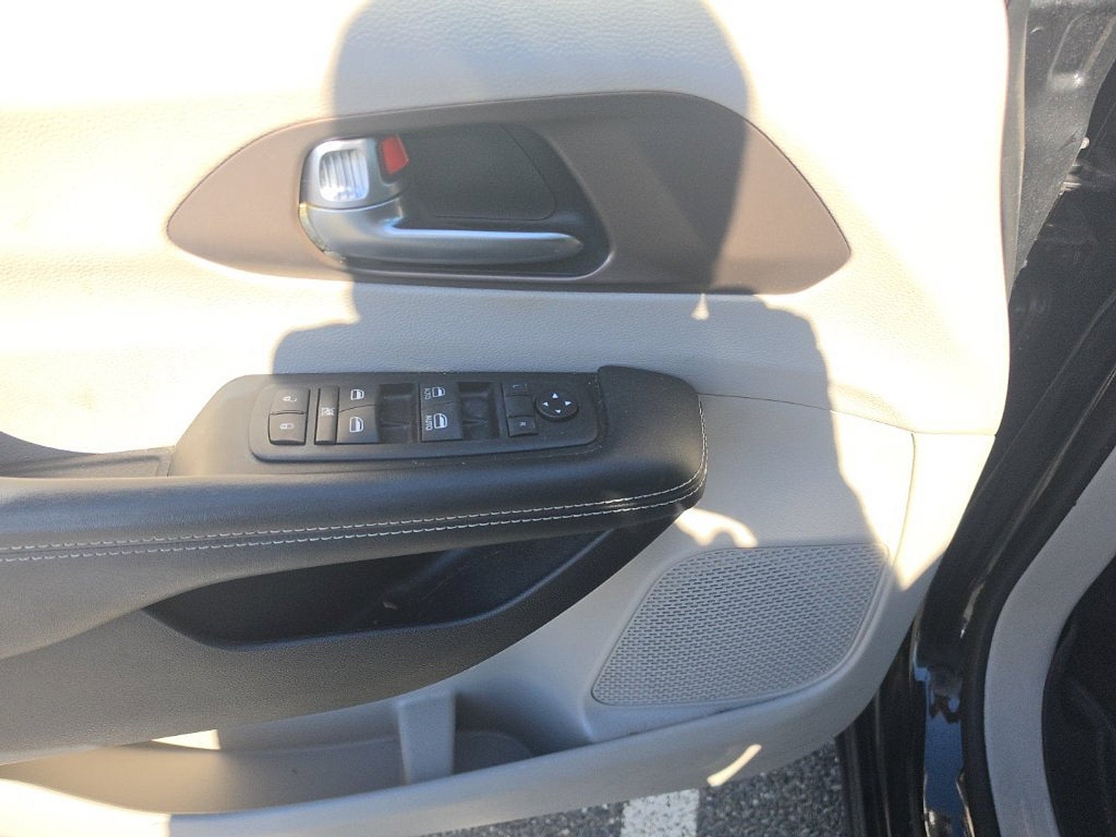 2020 Chrysler Voyager LX