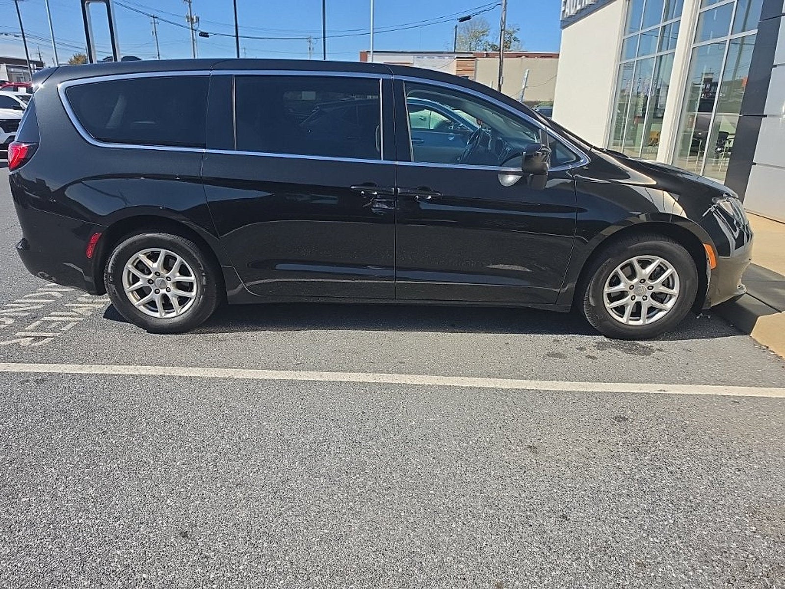 2020 Chrysler Voyager LX