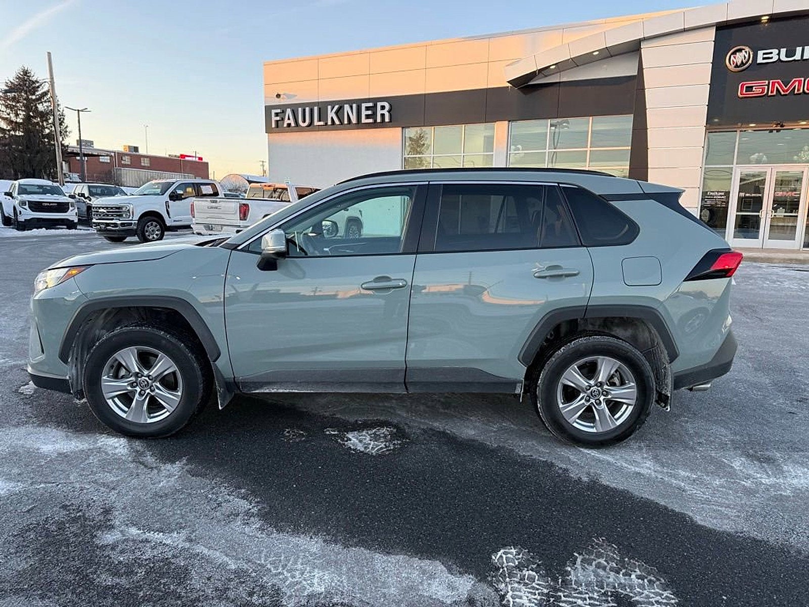 2023 Toyota RAV4 XLE