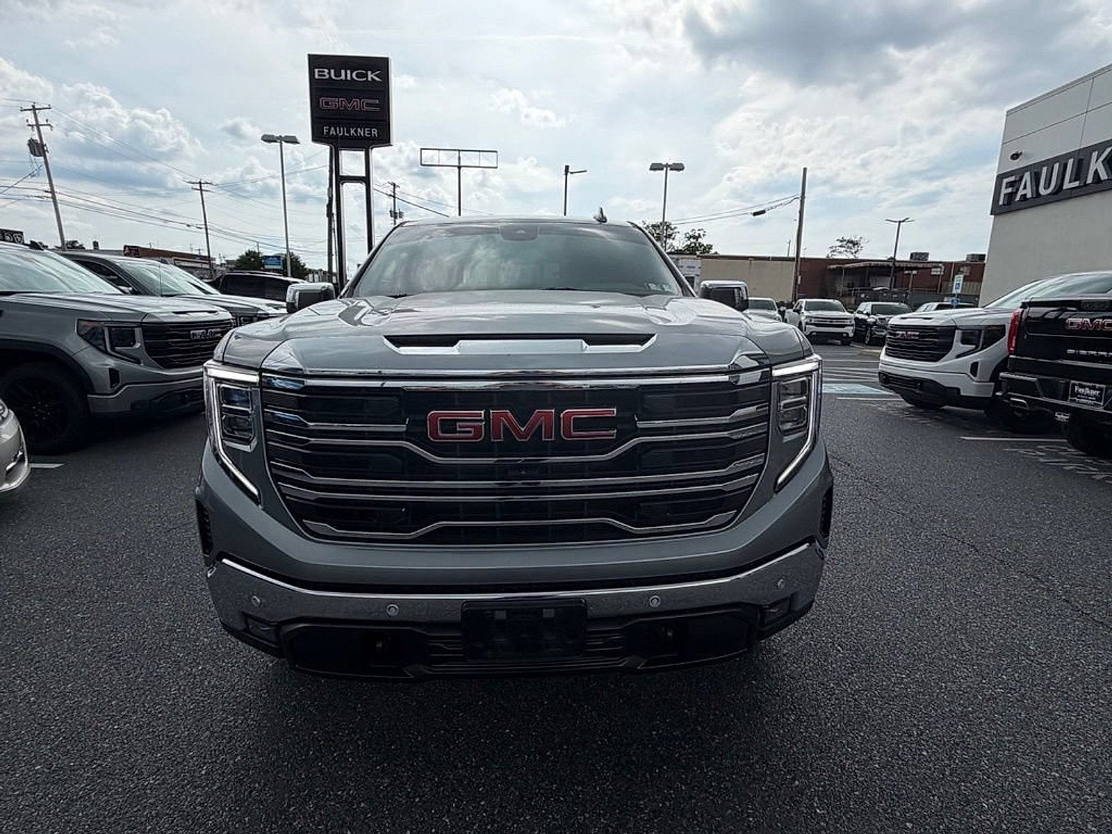 2024 GMC Sierra 1500 SLT