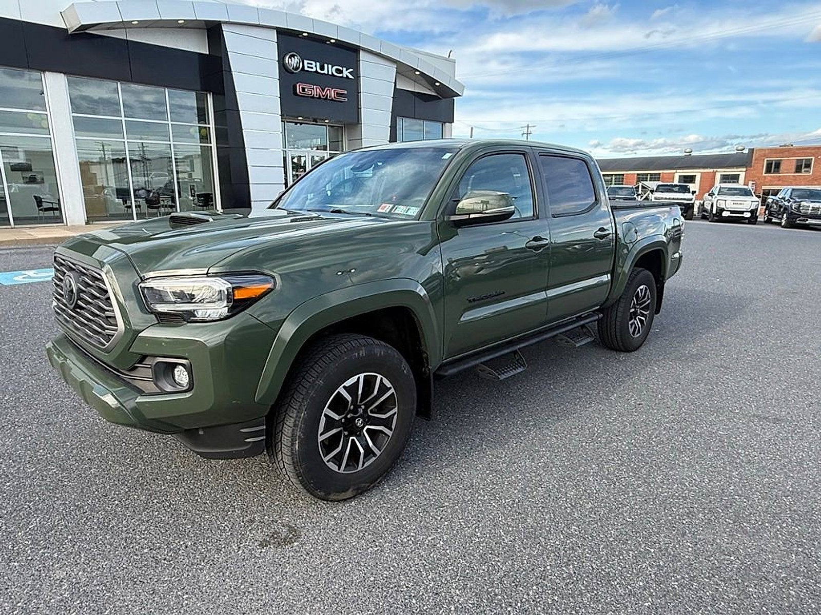 2022 Toyota Tacoma 4WD SR