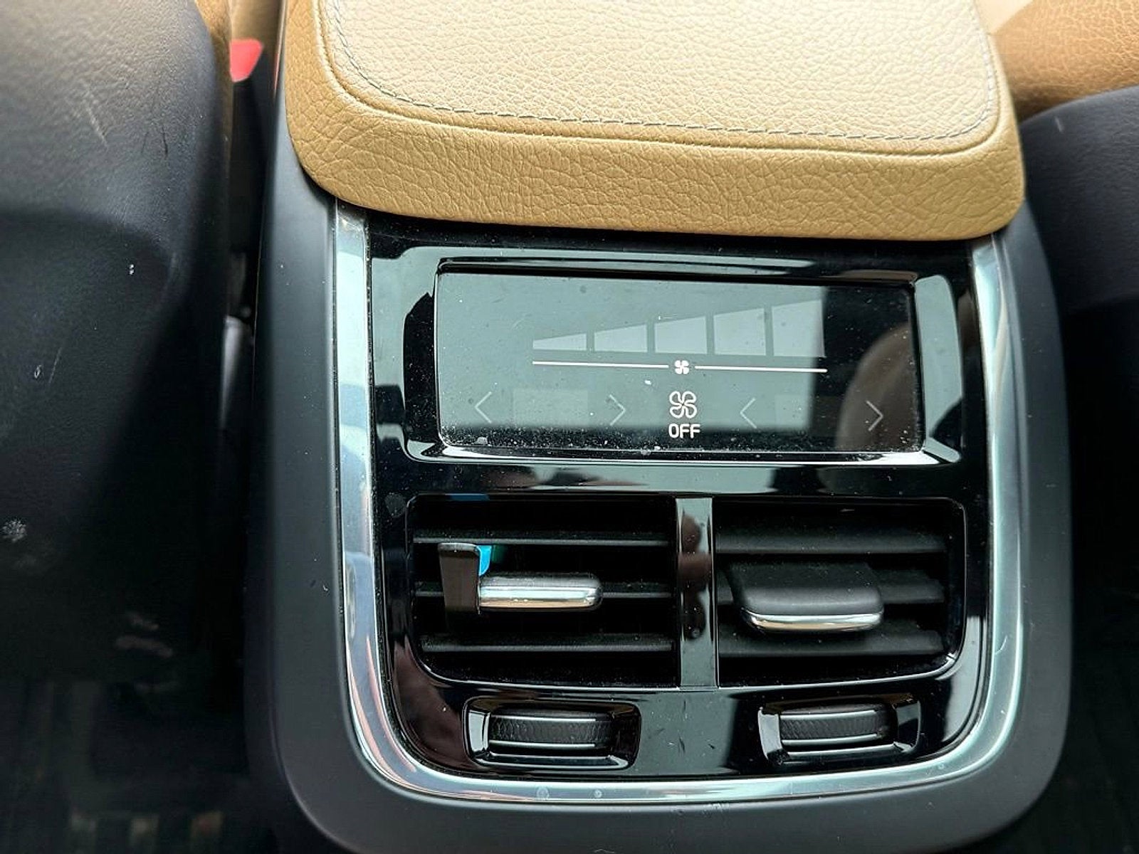 2017 Volvo XC90 Momentum