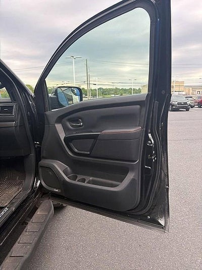 2024 Nissan Titan 4x4 Crew Cab PRO-4X