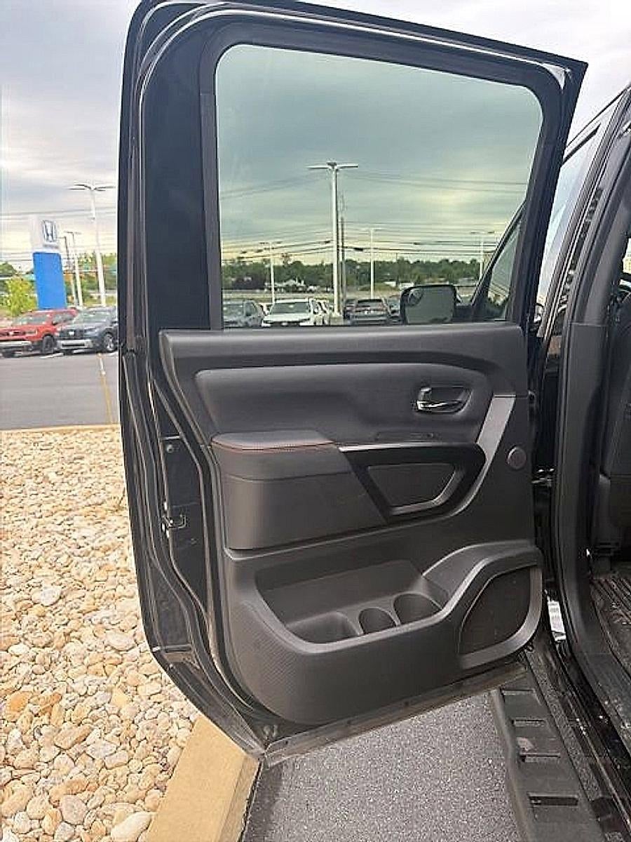 2024 Nissan Titan 4x4 Crew Cab PRO-4X