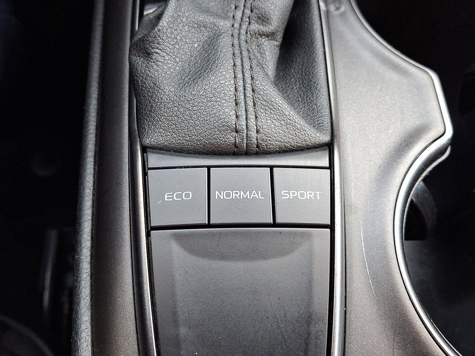 2022 Toyota Camry SE Auto (SE)