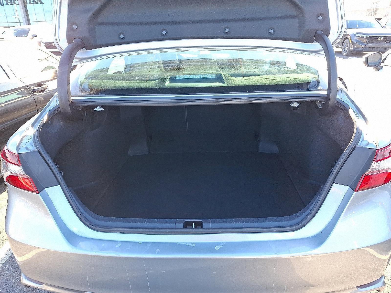 2022 Toyota Camry SE Auto (SE)