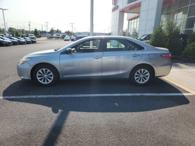 2015 Toyota Camry 4dr Sdn I4 Auto LE (SE)