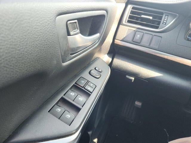2015 Toyota Camry 4dr Sdn I4 Auto LE (SE)