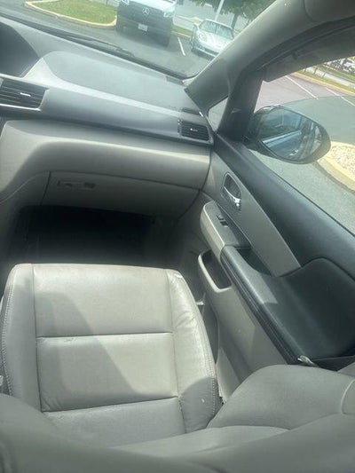2014 Honda Odyssey Touring with DVD Rear Entertainment System and Navigation