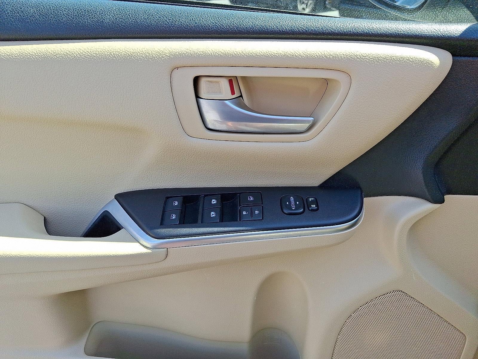 2017 Toyota Camry LE Auto (SE)