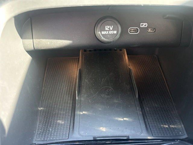 2025 Volvo XC40 B5 AWD Plus Bright Theme