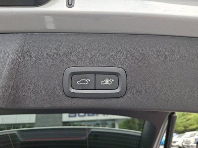 2025 Volvo XC40 B5 AWD Plus Bright Theme