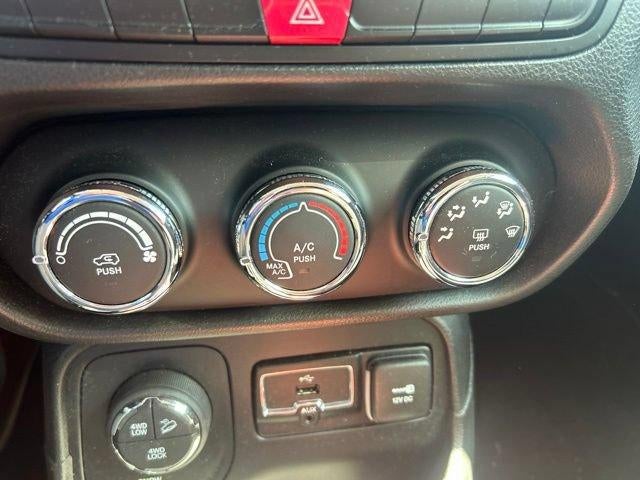 2015 Jeep Renegade 4WD 4dr Trailhawk