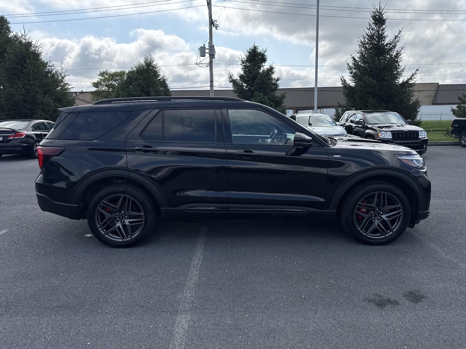 2025 Ford Explorer ST-Line 4WD