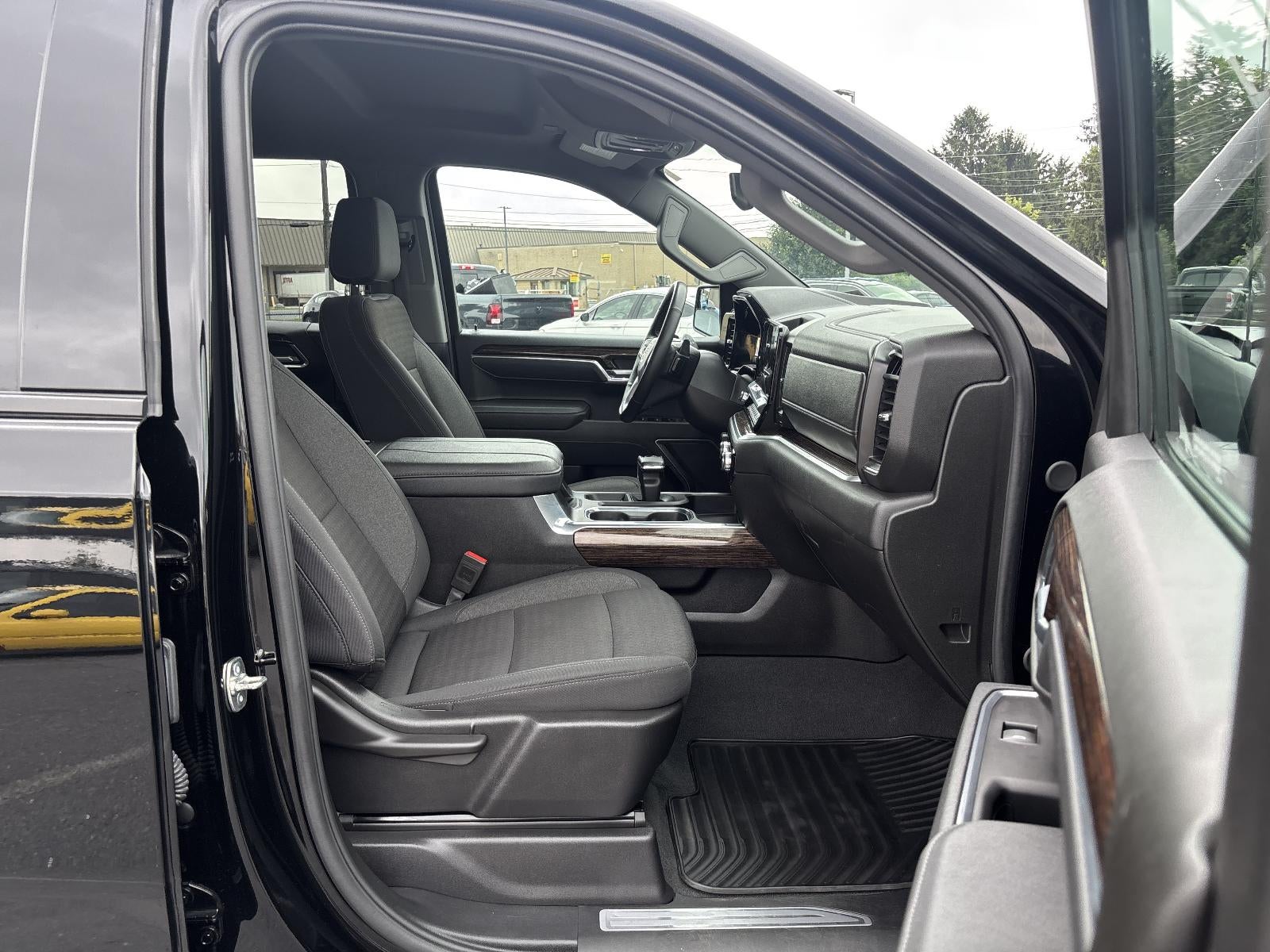 2025 GMC Sierra 1500 Crew Cab Short Box 4-Wheel Drive Elevation 3SB