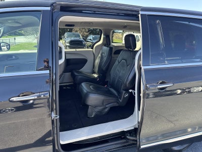 2017 Chrysler Pacifica Touring-L FWD