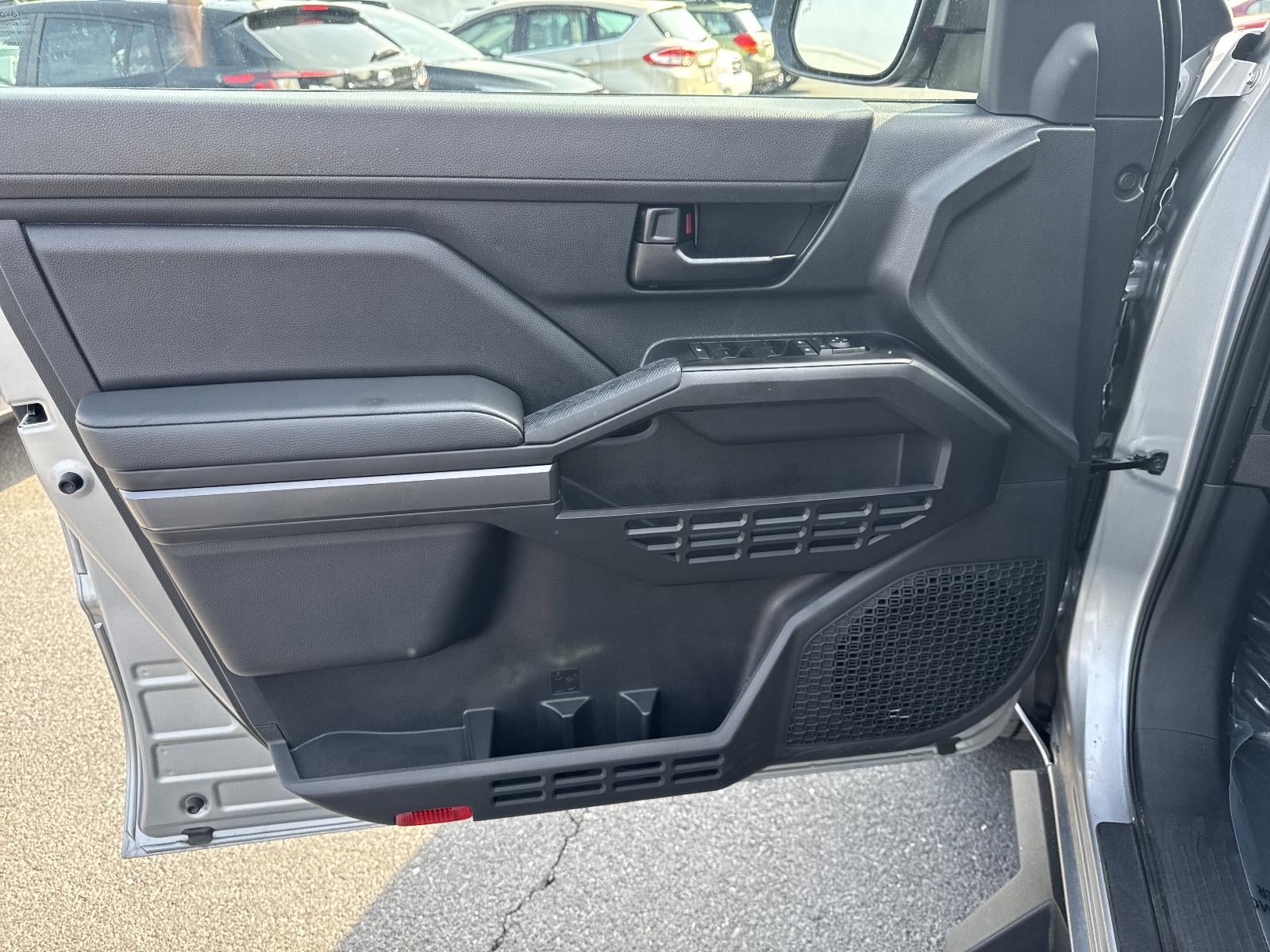 2025 Toyota Tacoma 4WD 4WD SR5 Double Cab 6' Bed AT (Natl)