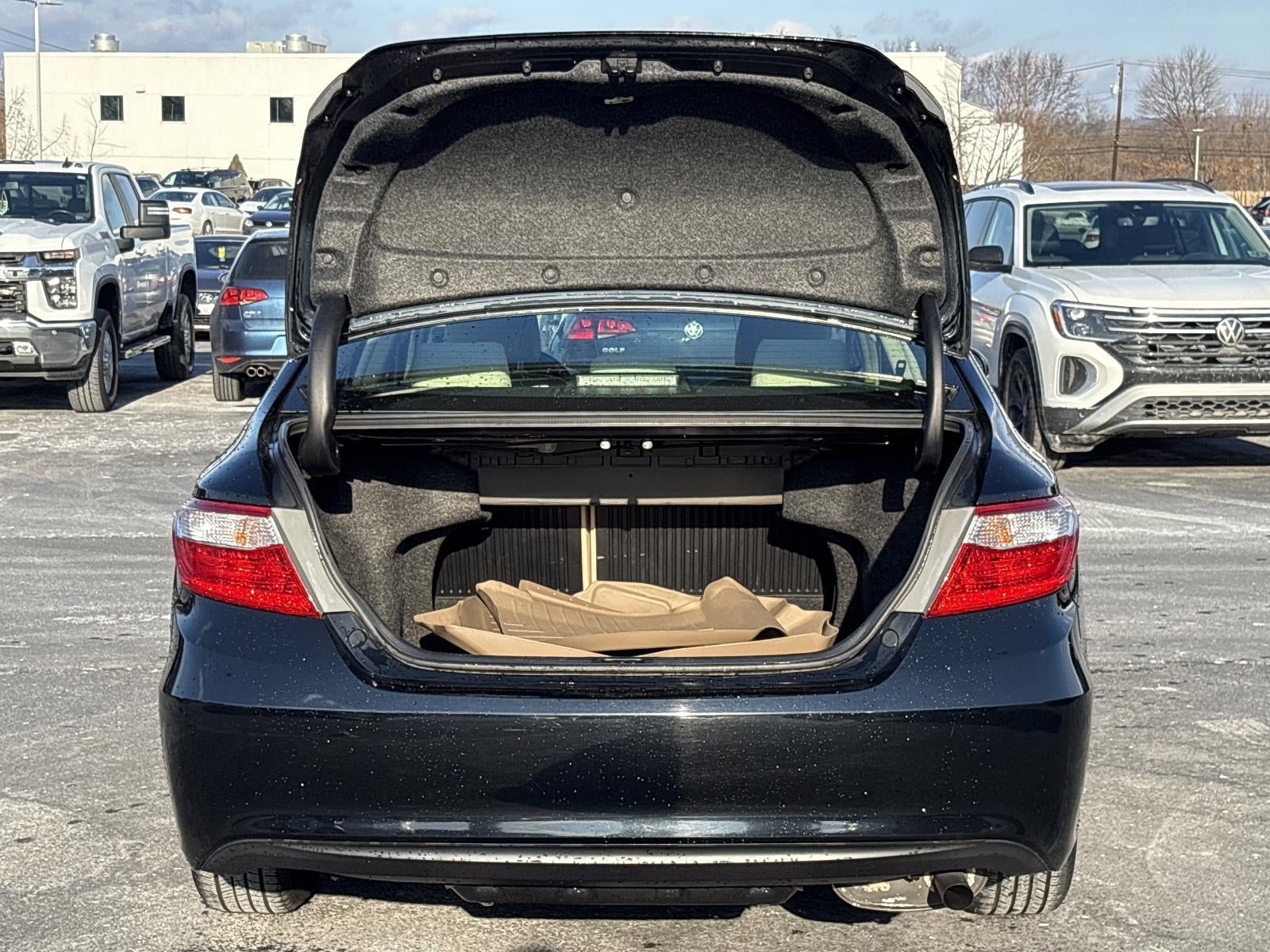 2017 Toyota Camry LE Auto (SE)