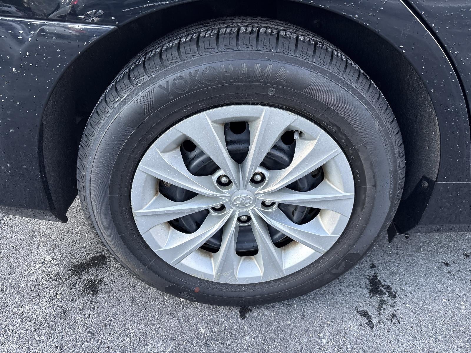 2017 Toyota Camry LE Auto (SE)