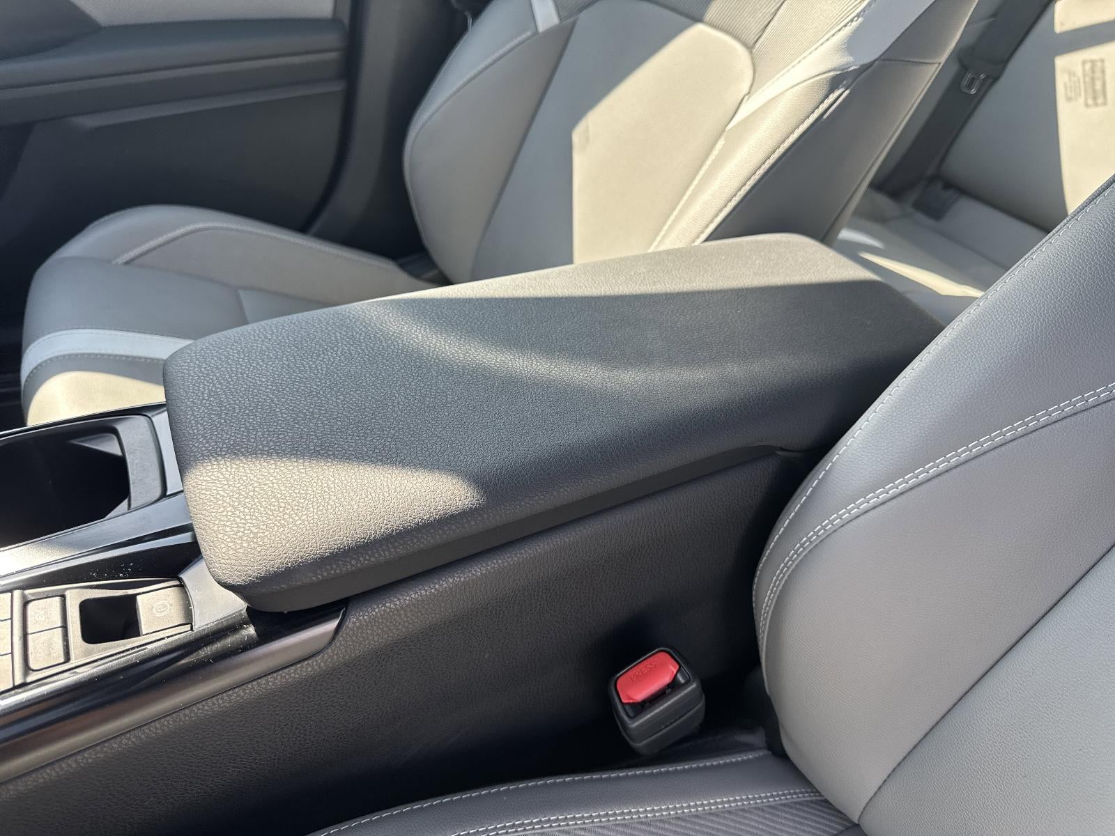 2025 Toyota Camry SE (SE)