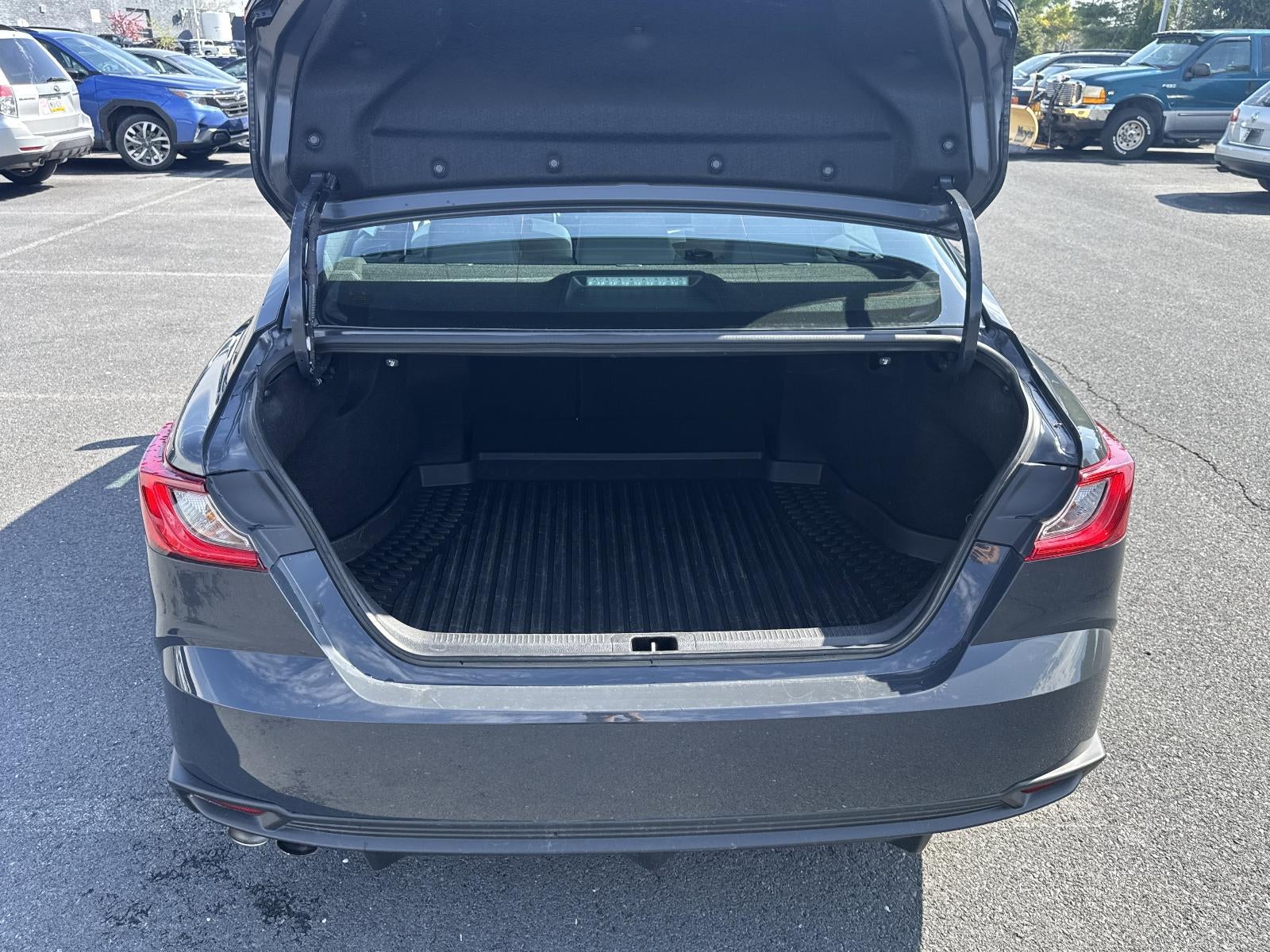 2025 Toyota Camry SE (SE)