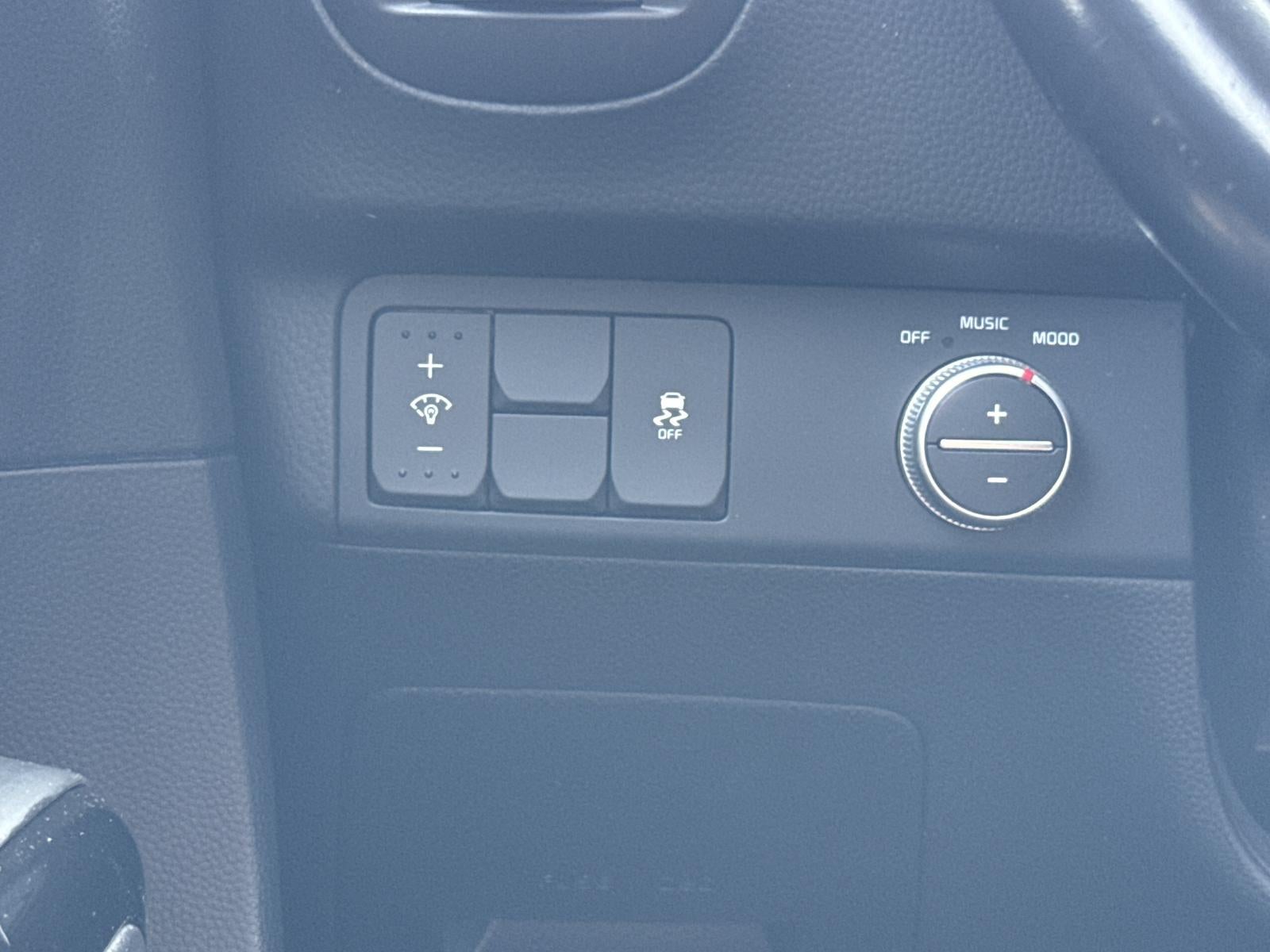 2017 Kia Soul + Auto