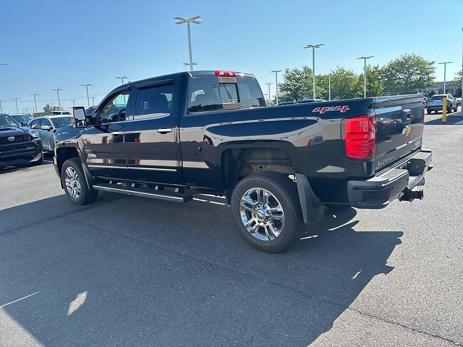 2016 Chevrolet Silverado 2500 HD Crew Cab Standard Box 4-Wheel Drive High Country