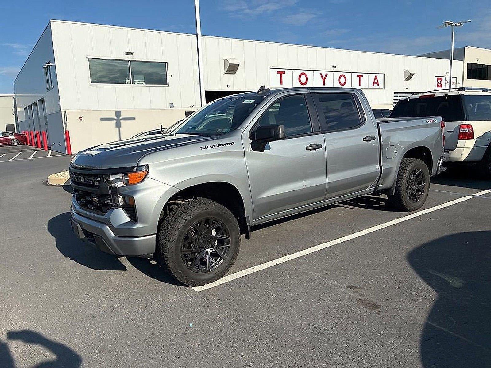 2023 Chevrolet Silverado 1500 Crew Cab Short Box 4-Wheel Drive Custom