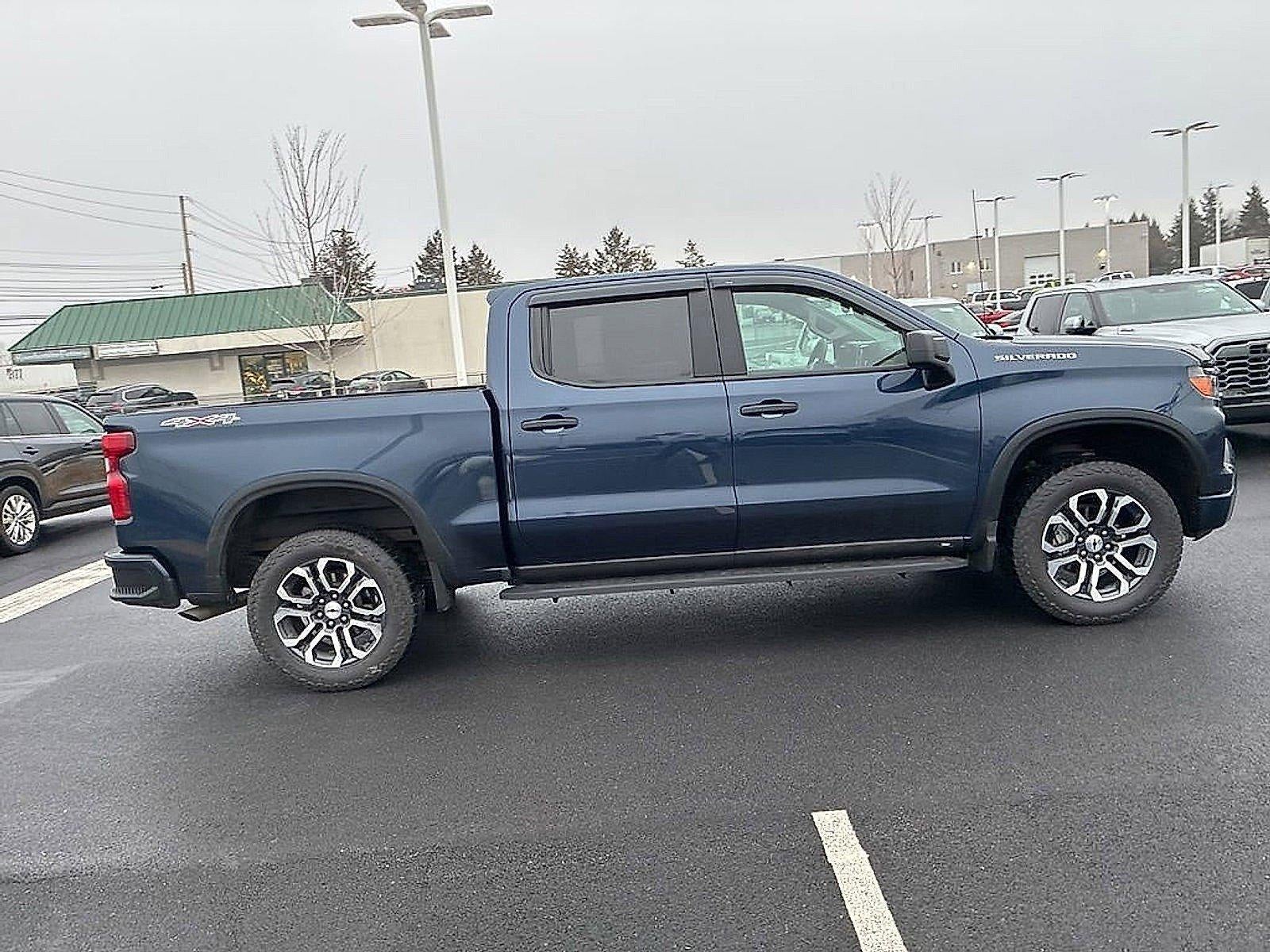 2022 Chevrolet Silverado 1500 Crew Cab Short Box 4-Wheel Drive Custom