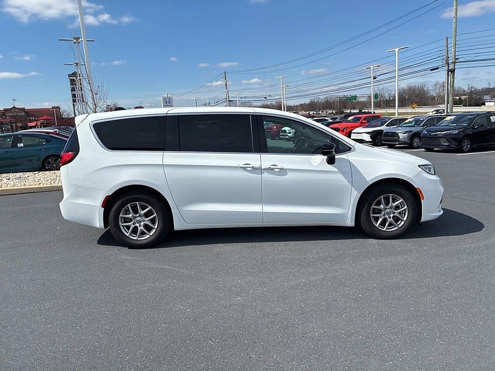 2024 Chrysler Pacifica Touring L FWD