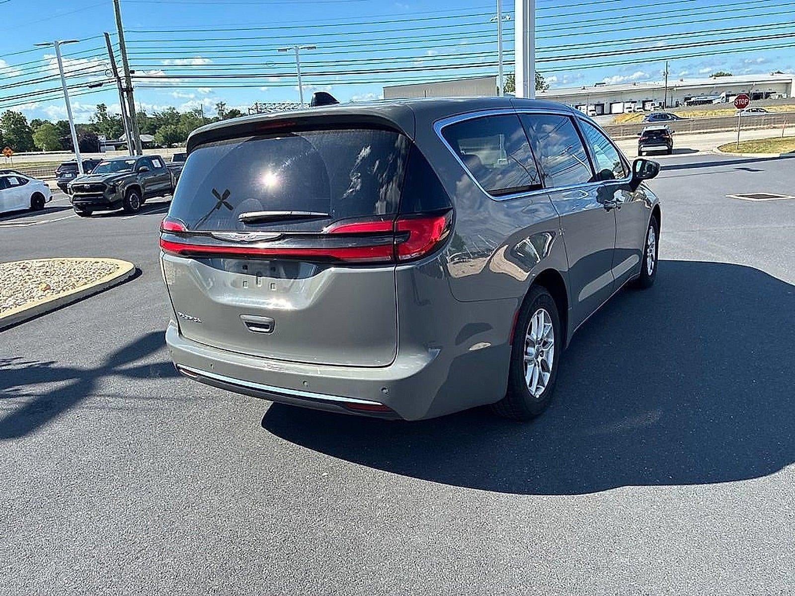 2023 Chrysler Pacifica Touring L FWD