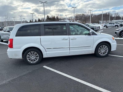 2016 Chrysler Town & Country 4dr Wgn Touring-L Anniversary Edition