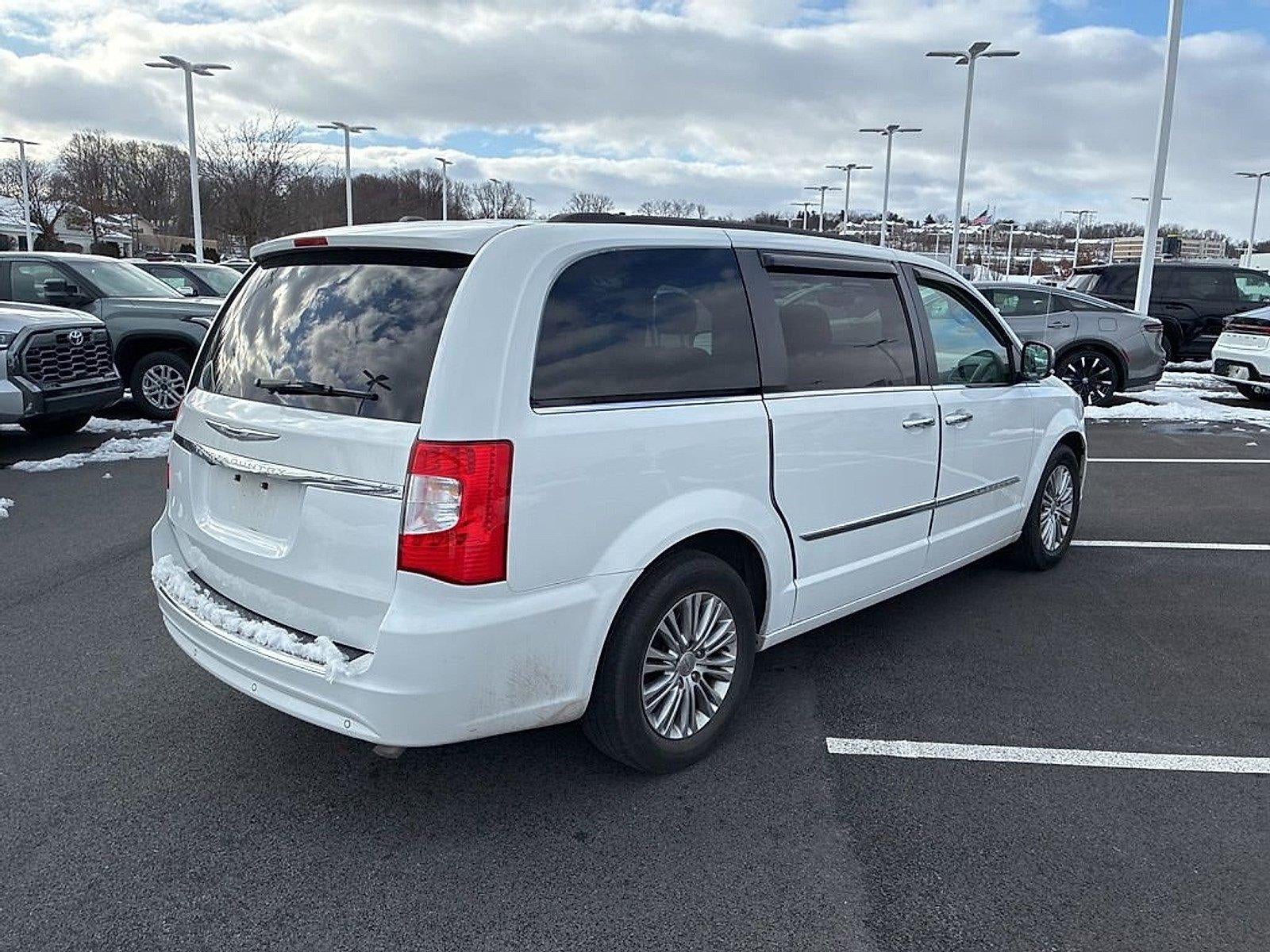 2016 Chrysler Town & Country 4dr Wgn Touring-L Anniversary Edition