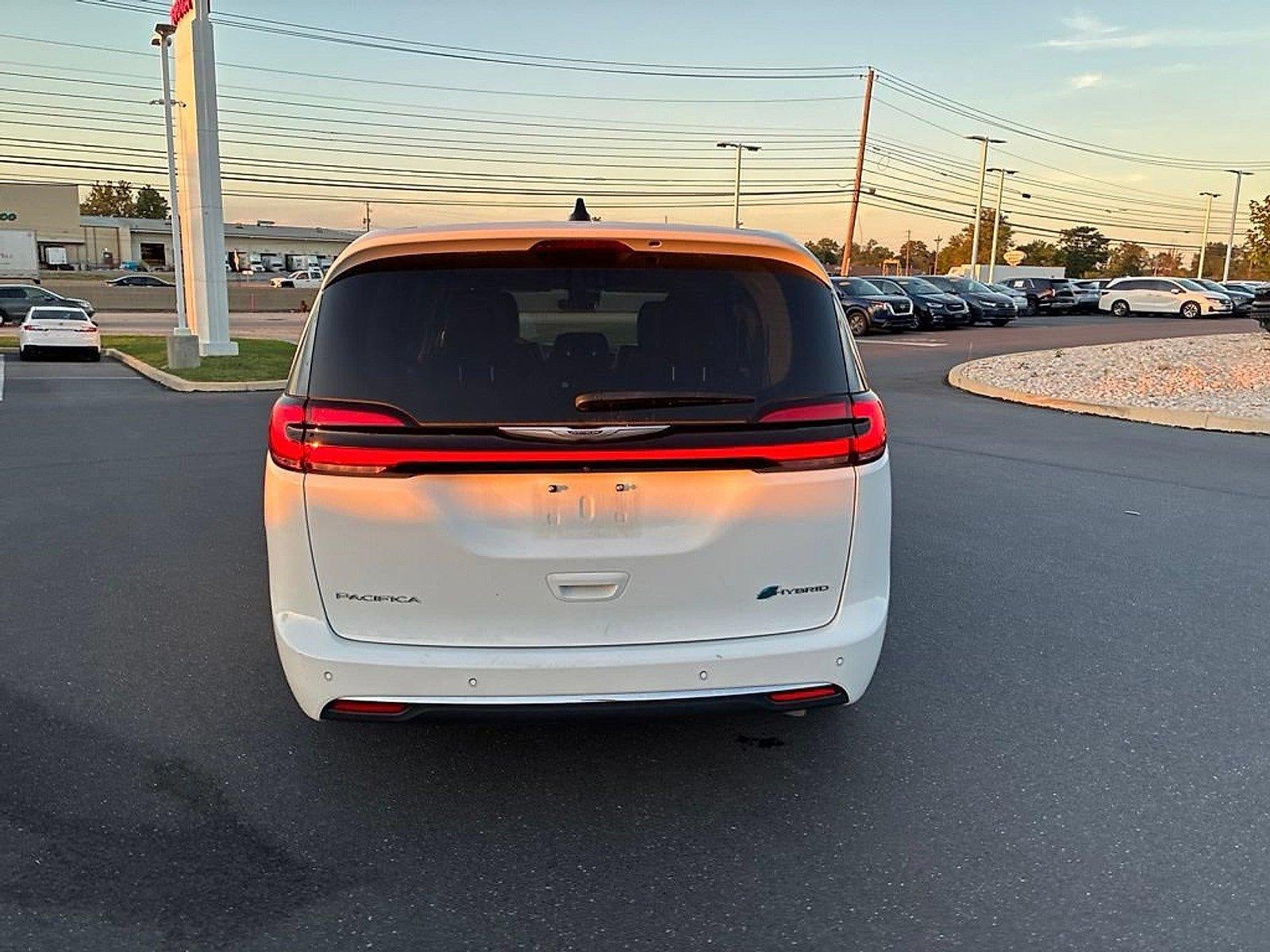 2023 Chrysler Pacifica Hybrid Touring L FWD