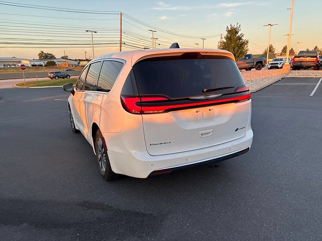 2023 Chrysler Pacifica Hybrid Touring L FWD