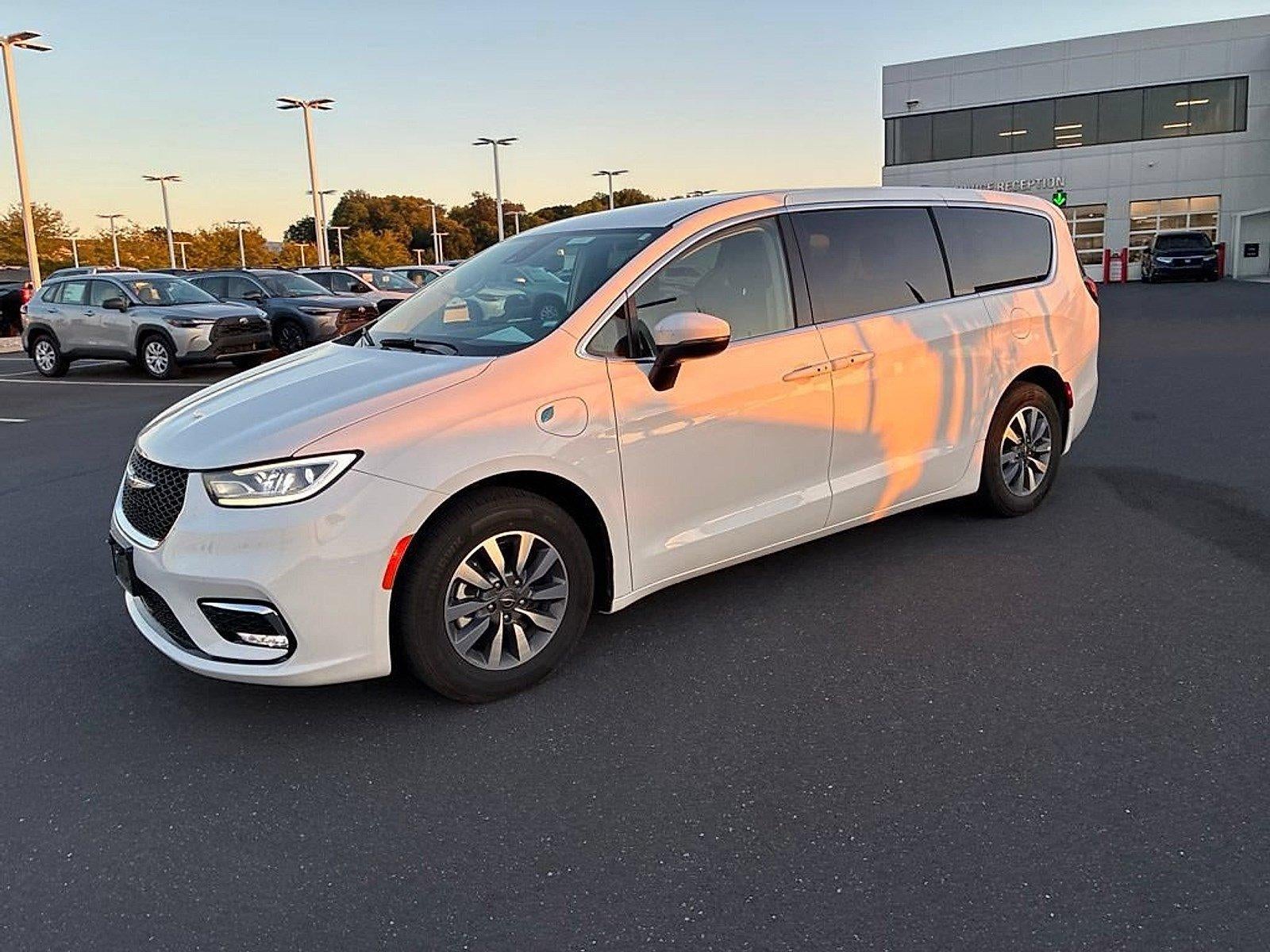 2023 Chrysler Pacifica Hybrid Touring L FWD