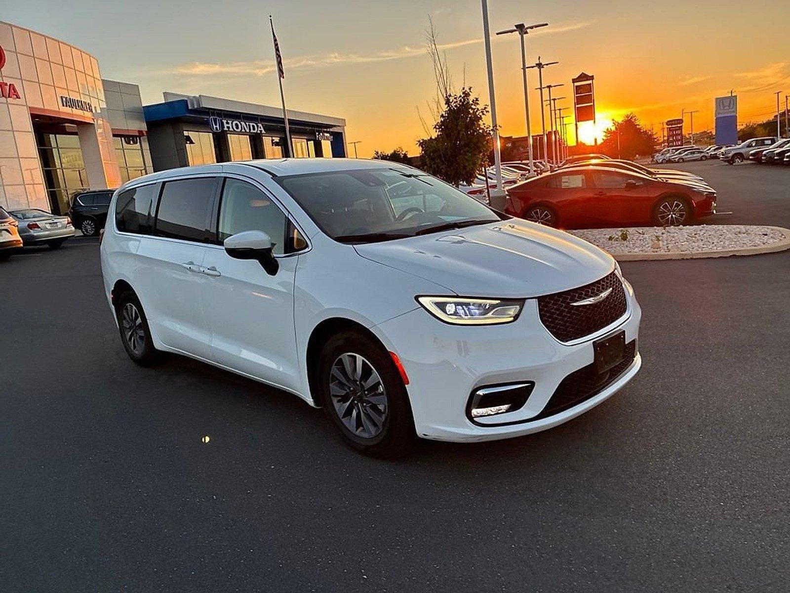 2023 Chrysler Pacifica Hybrid Touring L FWD
