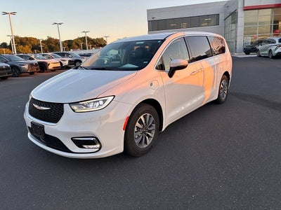 2023 Chrysler Pacifica Hybrid Touring L FWD