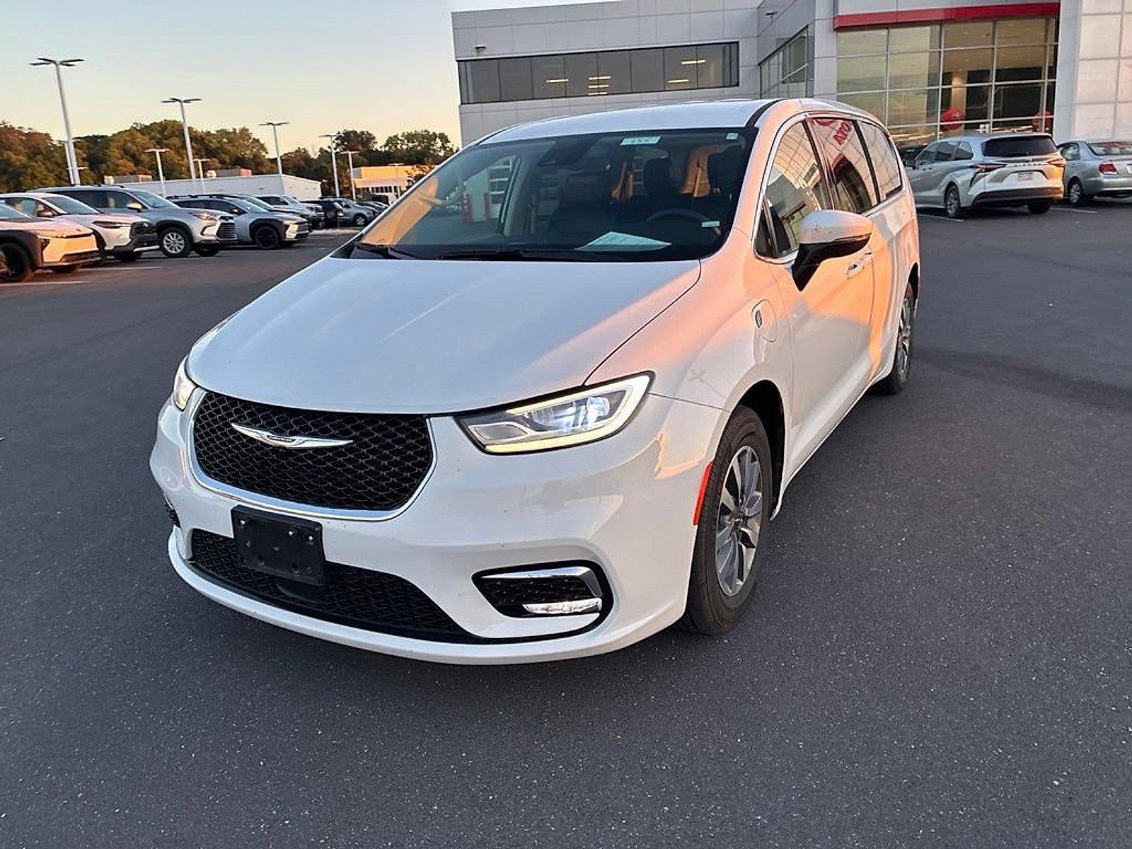 2023 Chrysler Pacifica Hybrid Touring L FWD