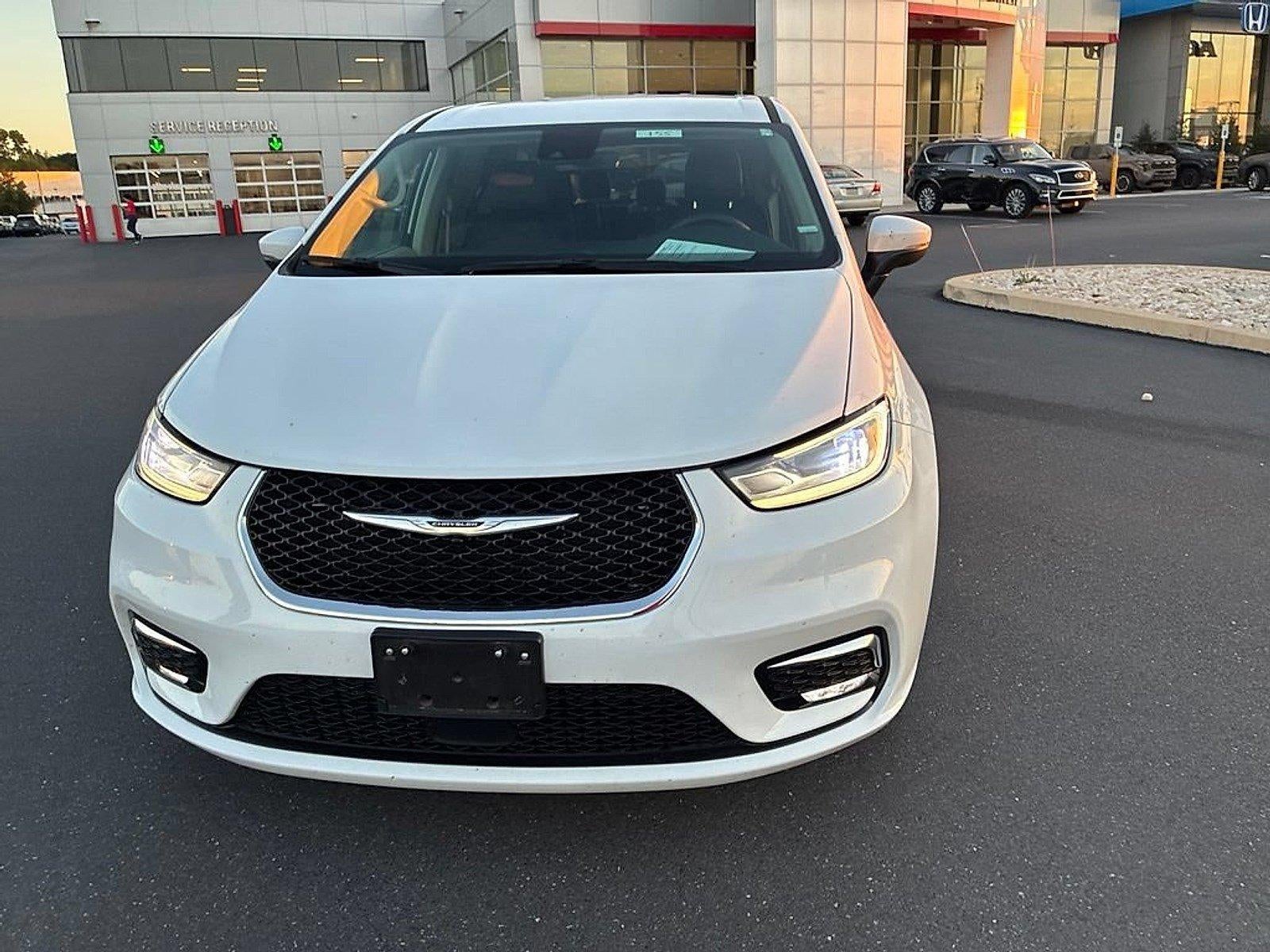 2023 Chrysler Pacifica Hybrid Touring L FWD