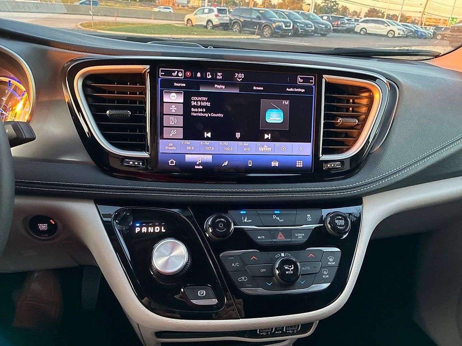 2023 Chrysler Pacifica Hybrid Touring L FWD